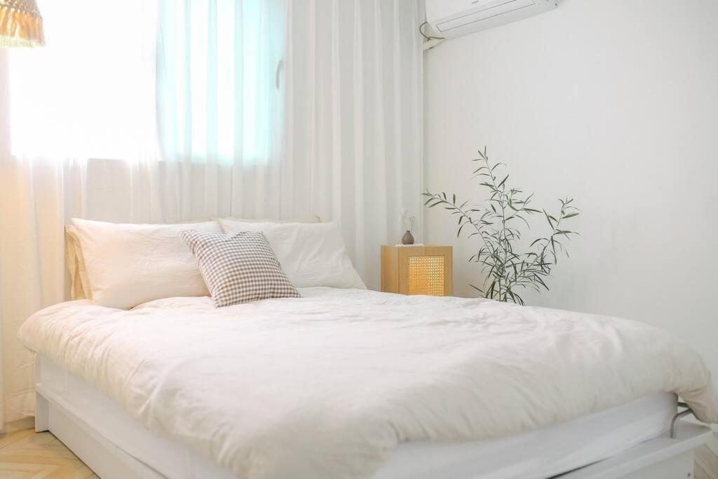 Apartment Brick House / Hongik Station 10min Seoul
