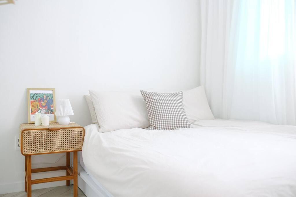 Brick House / Hongik Station 10min Apartment