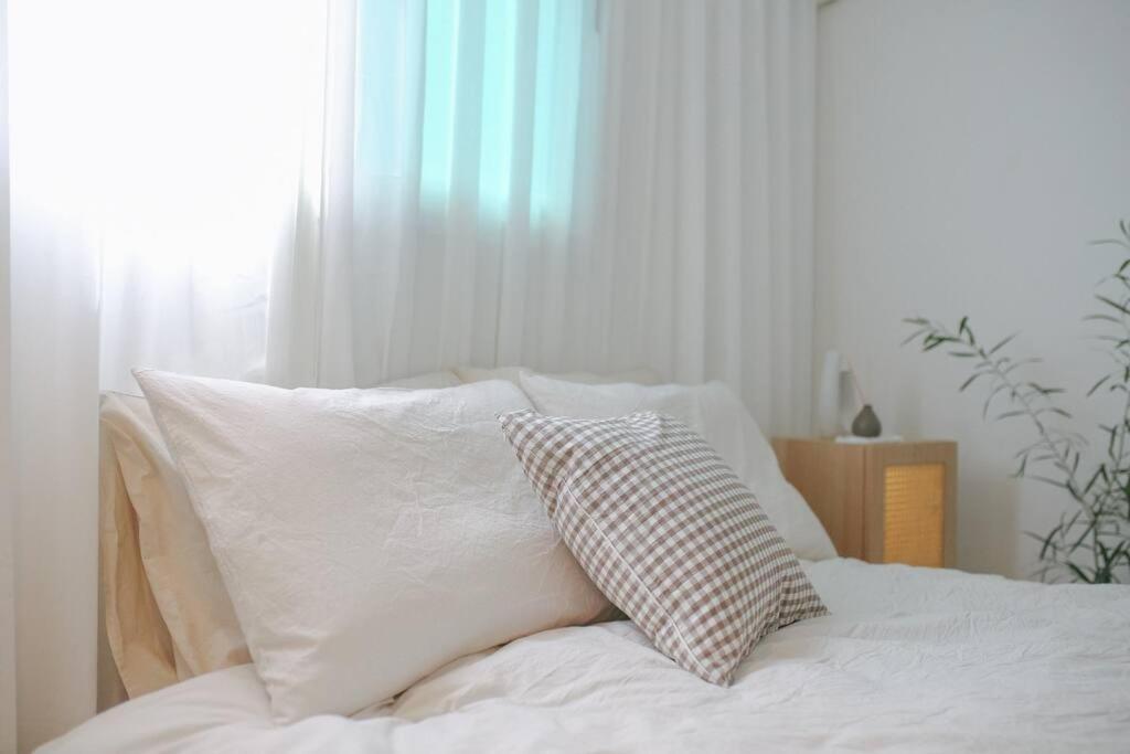 Brick House / Hongik Station 10min Apartment Seoul